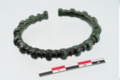 Foto von Bronzeknotenarmreif (NHMW-PRAE-024848)